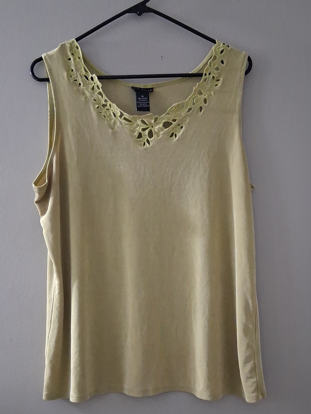 Simplicity Pale Yellow Floral Cutout Sleeveless Tank Top